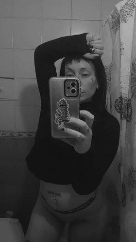 2233127349 Tu mejor compañía. Morocha ojos verdes muchos tattoos 🦋