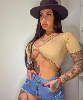 2235845911 Acompañante 