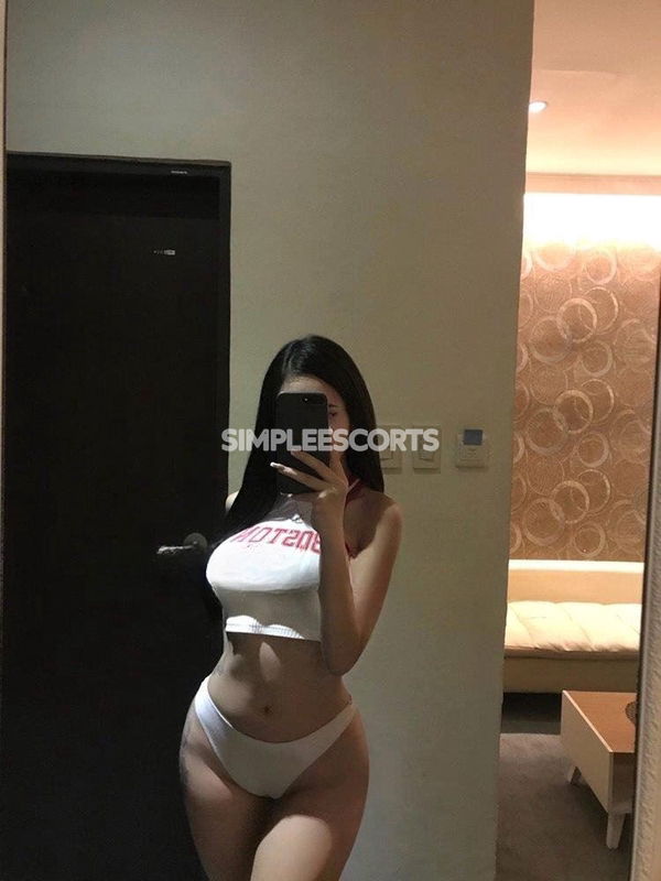 Escorts in Mackay: 483956622 - Indian babe Attractive, Sophisticated, Playful Cougar. Charming neighbor girl, fresh face in the city, CELEBRATION GIRL, BDSM DOMINANT.