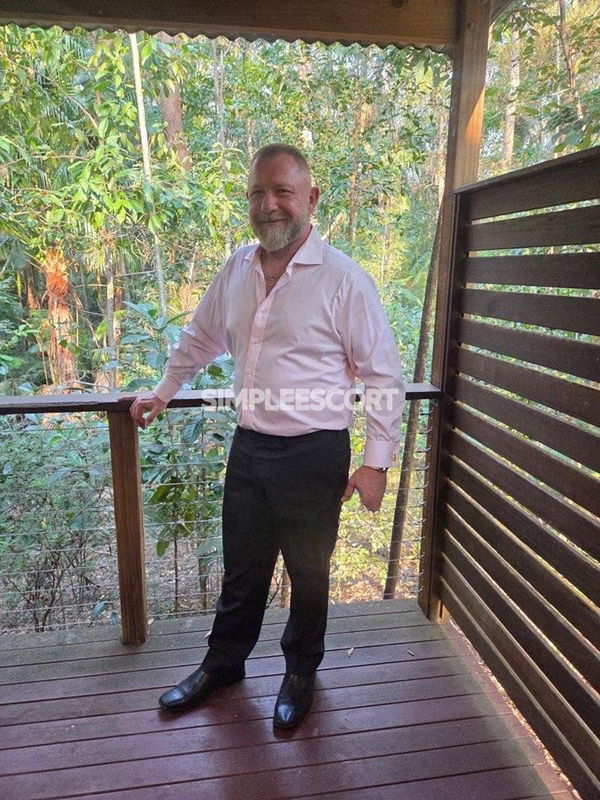 Escorts in Sunshine Coast: 476002317 - Experienced Male Escort  straight – 40yo Gentleman