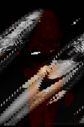 431306558 Enchanting Blonde with Natural Curves & Charm