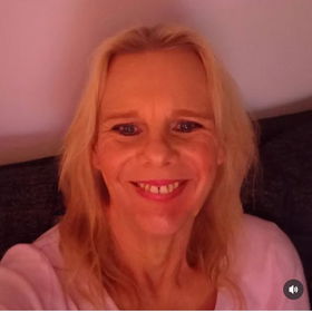 414203314 Mature fit Trans lady