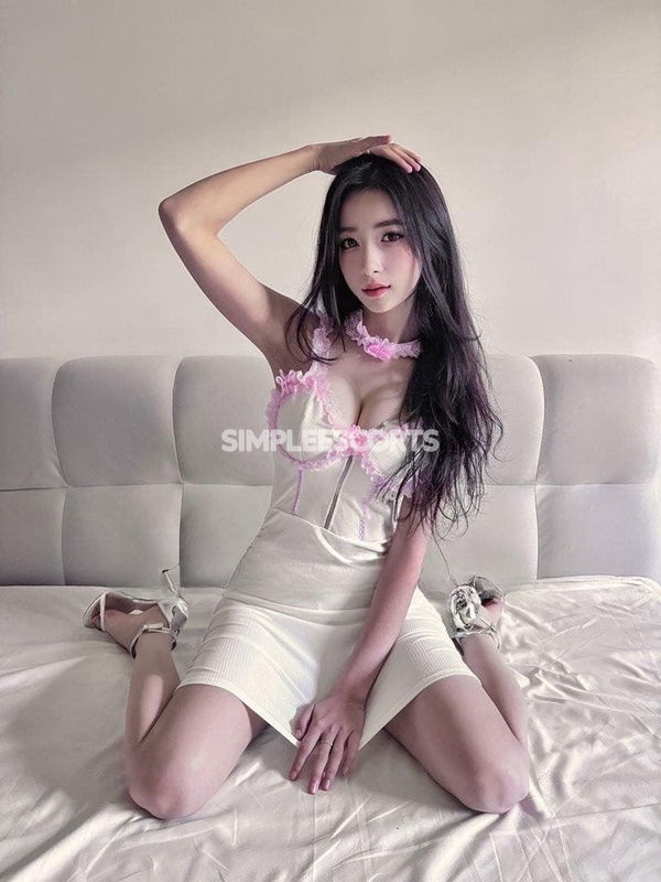 Escorts in St Kilda: 426872825 - 170cm ! New arrived top model