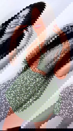 81997929203 Mirella , uma morena que irradia felicidade, sensualidade e prazer.