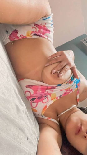 21988984065 Branca, Magra, Tatuada: Única!