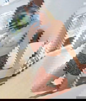 11981278907 Deliciosa buceta apertada dessa namoradinha bem longe beral