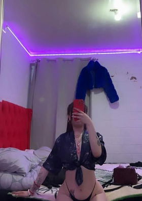 973715344 Dama de compañía 