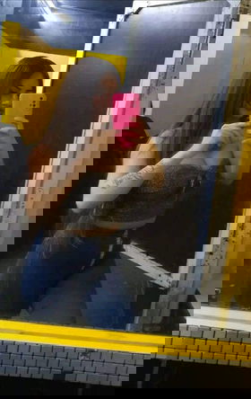 956163697 Les ofrezco mis servicios solo para clientes serios y mayores de edad 