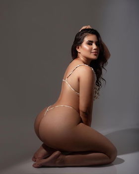 977462909 Darlit chica tierna con culo grande 