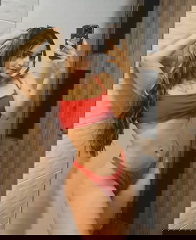 3223435660 Descomplicada extrovertida caliente