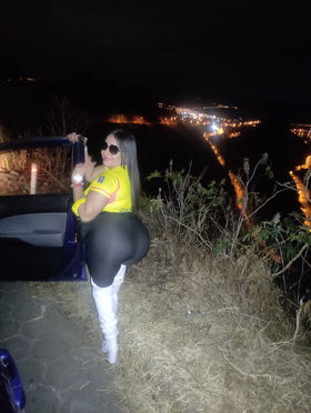 989449684 Rica culona paisa .. garganta profunda .