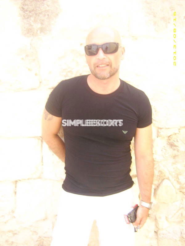 Escort 🇮🇹 Italiana a Napoli: 3484945271 - MASSAGGIATORE TANTRA PER COPPIA E UOMO A DOMICILIO Napoli HOTEL O MOTEL MALE MASSEUR FOR COUPLE IN ROME