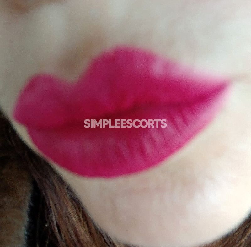 Escort 🇮🇹 Italiana a Roma: 3204713072 - ROMANINA -SIMONA PROF MILF CURVY BBJ SOLO ORALE E SPAGNOLA CAR SEX ALLA ROMANINA. NO STRANIERI!!!!!!!!!