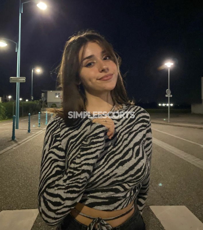 Escort 🇧🇪 Belga a Arzano: 197875974 - Ragazza affascinante, sensuale e tenera disponibile