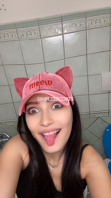 Escort 🇷🇴 Rumena a Montesacro: 3203376777 - Ciao sono Mari ho 22 ani e mi trovo a FIDENE PER POCHI GIORNI 😘