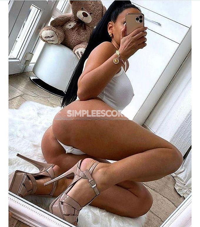 Escort a Macerata: 3512607113 - EVA TOP Bella MORA PASIONALE Cubana Apena Arrivata prima volta multo simpatica brava a fare tutto con calma masaggiatrice vera PASIONALE vieni a trova