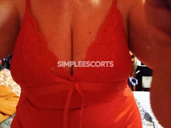 Escort a Lomazzo: 3490723038 - donna matura curvy completa ho 61 anni morbida curvy completa non sono una modella ma calda passionale burrosa pulita. NO STRANIERI dalle 13 alle 20