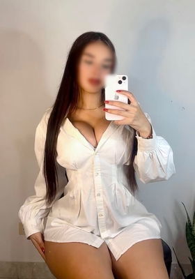 980130979 Universitaria Modelo debutante de hermosa figura