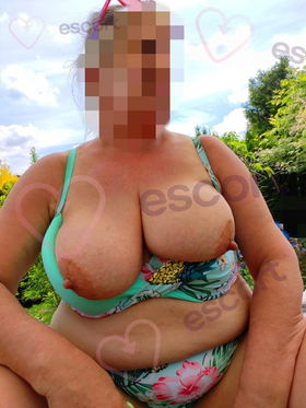 537863878 Słodka dziureczka