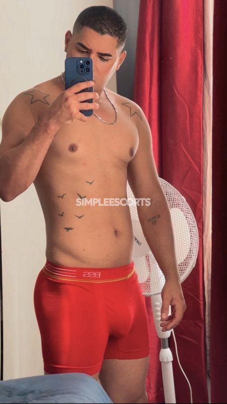 Escorts in Liverpool: 7444498810 - Alex
