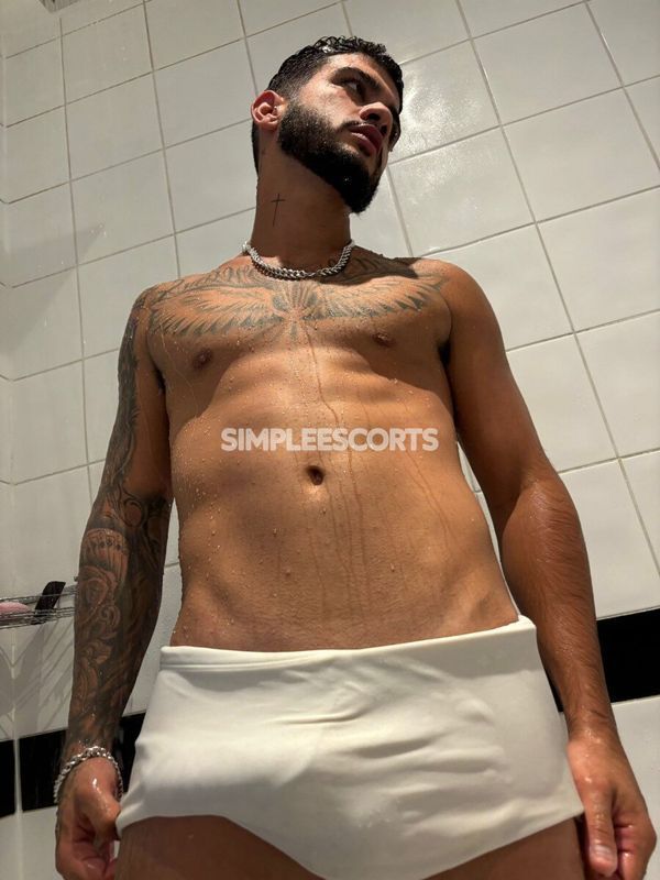 Escorts in Woolwich: 7440130383 - Bryanhottxl