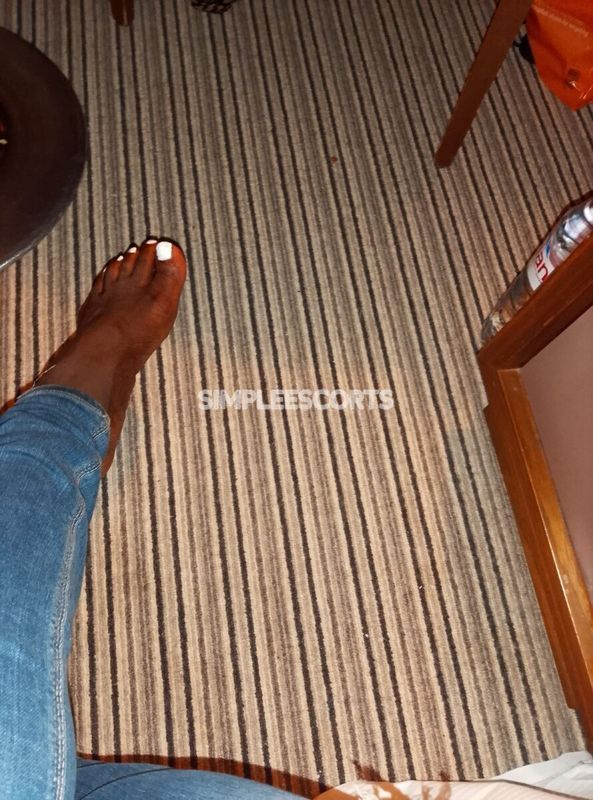 Escorts in Leeds: 7362287099 - Tall Curvy Chocolate Slut