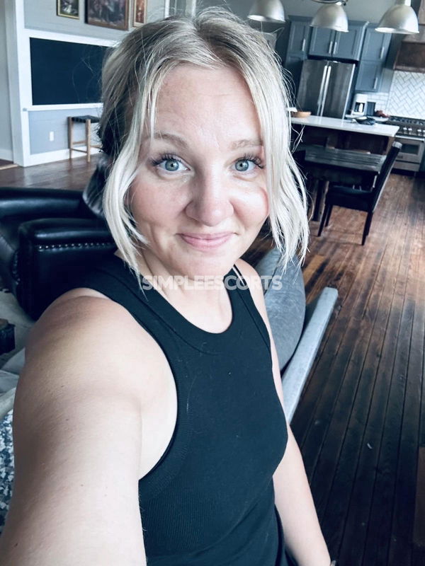 🇬🇧 British Escorts in Belfast: 7577317602 - I’m available for incall and out call